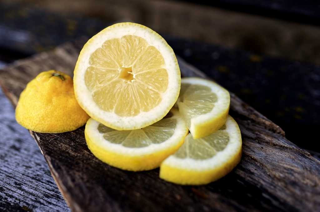 lemon-7280056_1280.jpg
