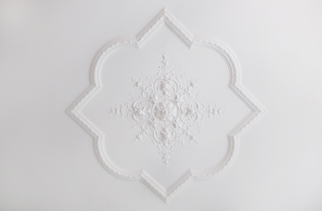 ceiling-3304341_1280.jpg