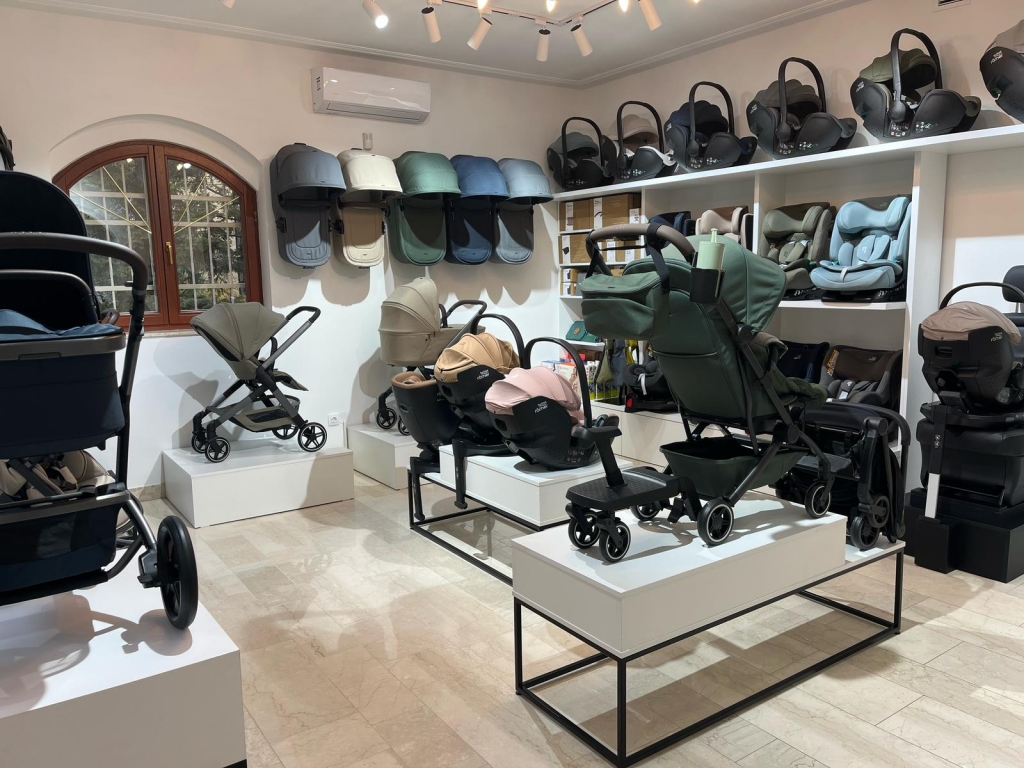 Adiish Showroom Budapest_2.jpg