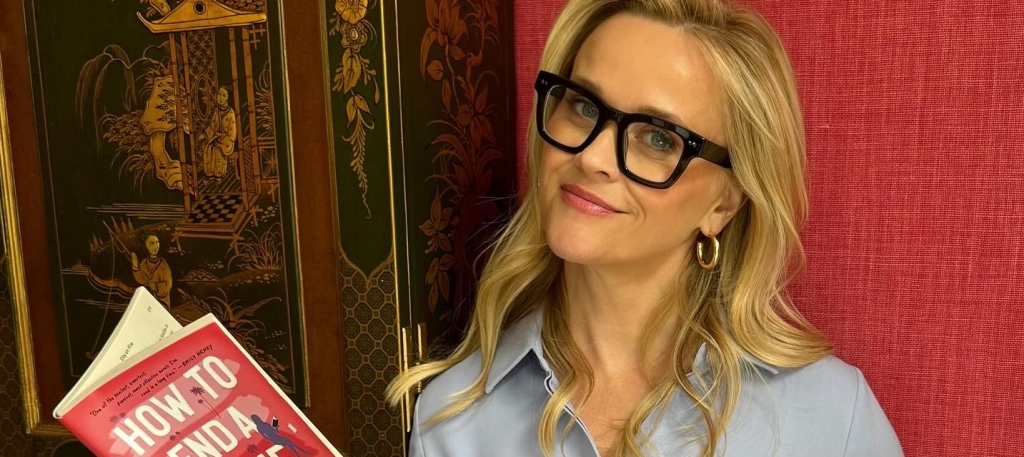 Íme Reese Witherspoon stílusos könyvespolca