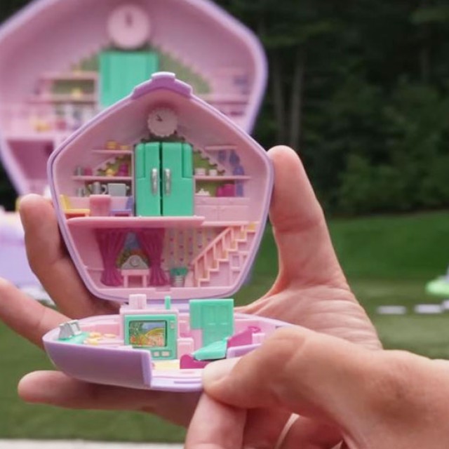 Emlékszel még a Polly Pocket babaházra? Életnagyságú Airbnb épült belőle! – Videó