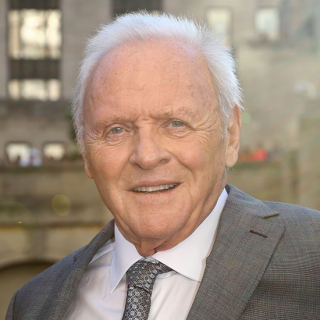 Anthony Hopkins pompás otthona: meleg, semleges színek, kőasztal és bámulatos csillár