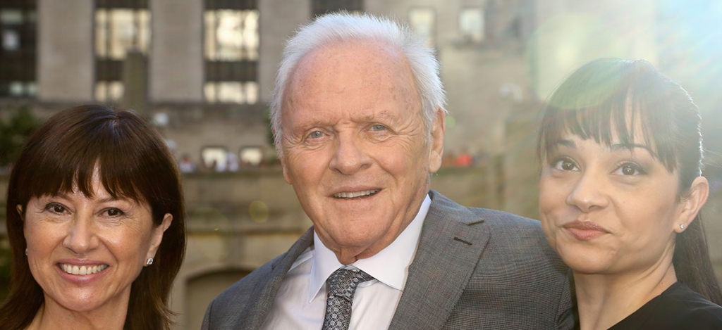 Anthony Hopkins pompás otthona: meleg, semleges színek, kőasztal és bámulatos csillár