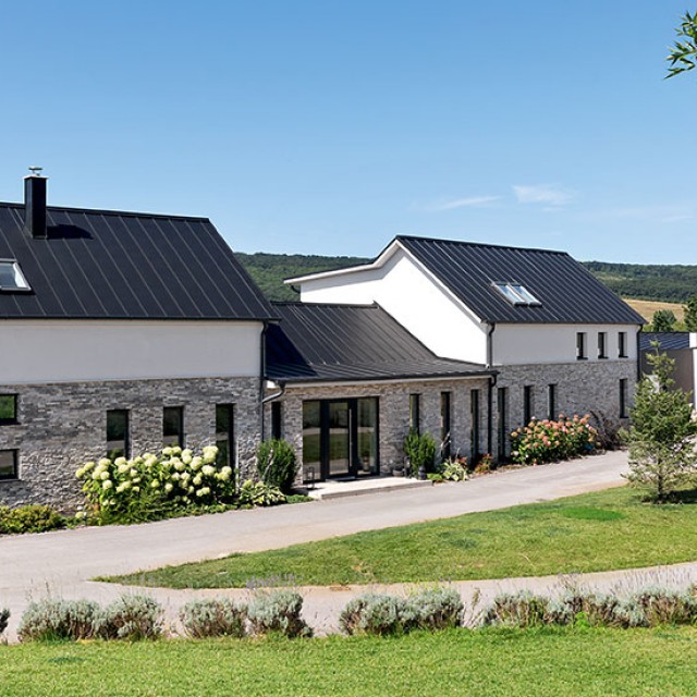 400 m2-es, energiatudatos családi otthon, nyaralóház és home office funkcióval
