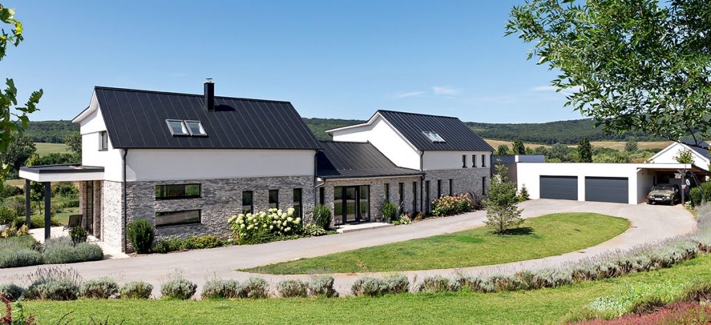 400 m2-es, energiatudatos családi otthon, nyaralóház és home office funkcióval