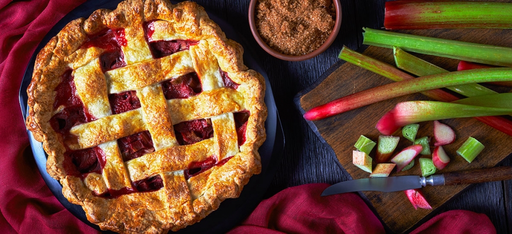 Ízletes epres-rebarbarás pite: különlegesen finom desszert nyári napokra – recept!