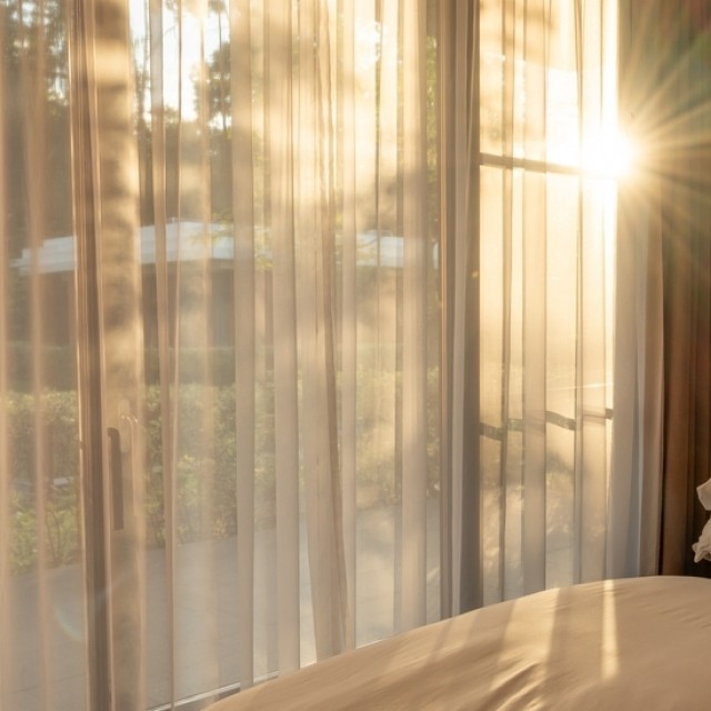 Wabi-sabi függönyök: egy japán trend, ami leszámol a tökéletesen berendezett otthonokkal