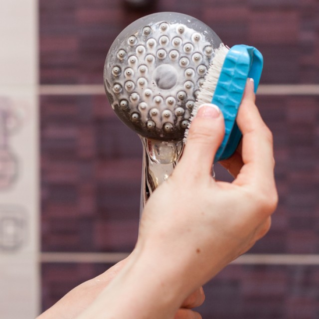 Eldugult a zuhanyfej? Így tisztíthatod meg néhány lépésben, gyorsan és egyszerűen!