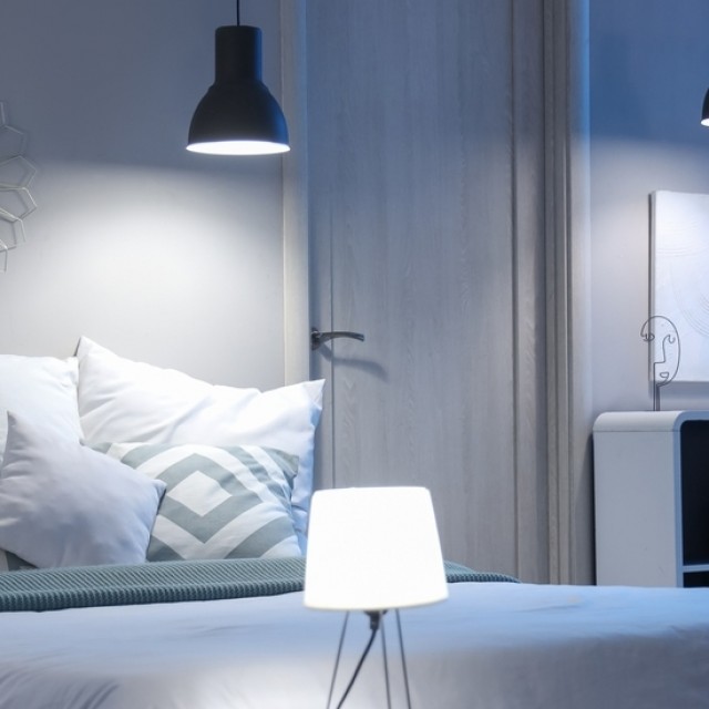 „Segítség, kéknek tűnnek a fehér falak!” – gyakori probléma, de könnyű megoldani!