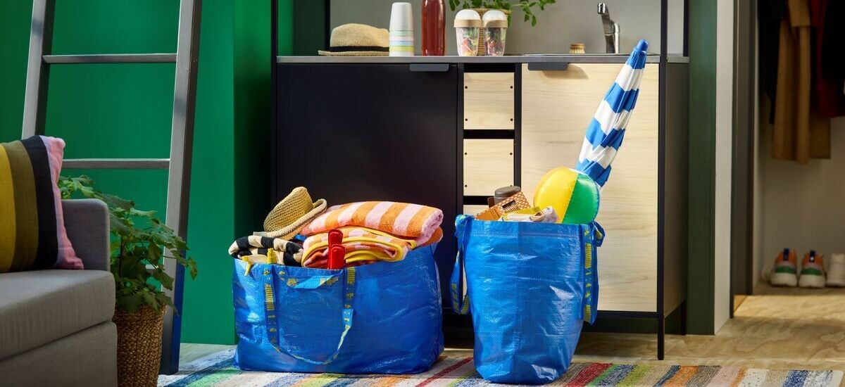 30 éves az IKEA ikonikus kék táskája: Van Gogh lopott festményét is ebben szállították